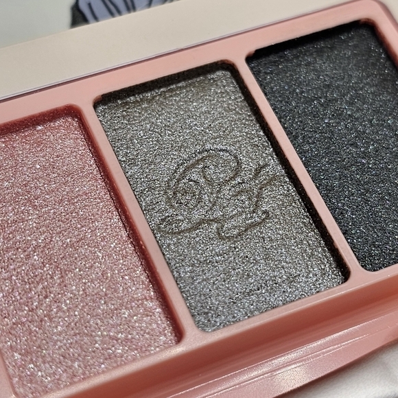 Paul & Joe Eye Color Trio 002 LE - Picture 4 of 5